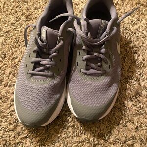 Nike youth size 6 shoes